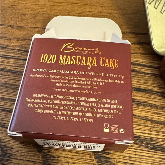 Besame Brown 1920 Cake Mascara - Picture 5 of 5